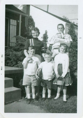 May 1959
in back: Grandma Evelyn with Grandpa holding baby Janet
in front: Tom, Mark and Debbie